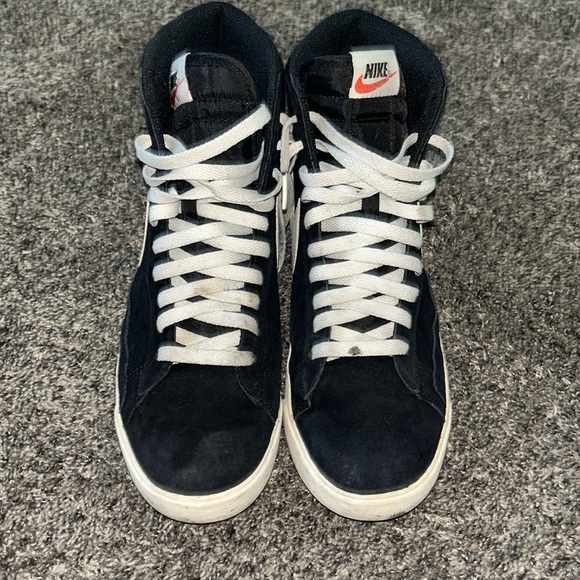 Nike Blazers - Picture 2 of 3